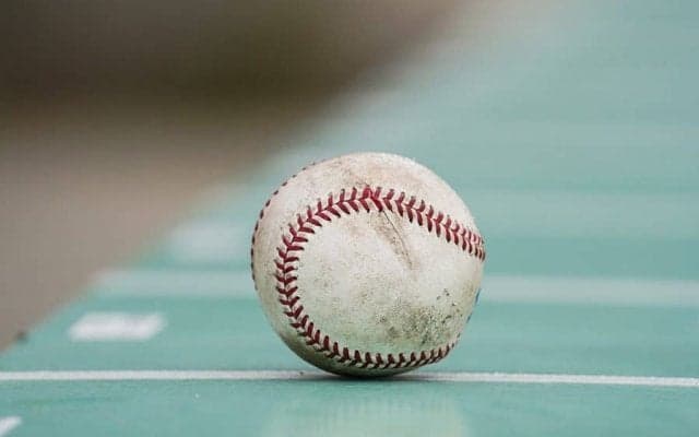 実は公式試合球は「白球ではない」　縫い目の数は…意外と知らないボールの秘密