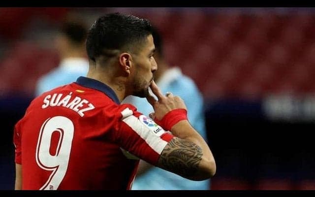 「パリのシャツも似合っていたかも」トゥヘル、昨夏スアレスをPSGへ誘う