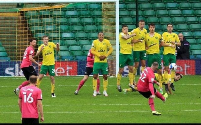 キック精度は色褪せず！ルーニーが決めた美しい現役最後のゴール【ビューティフル・フリーキック】