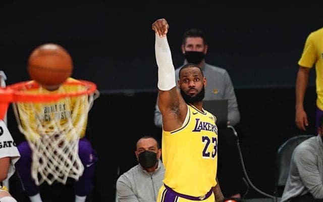 主力選手2人が戦線離脱して負担が増加するレブロン・ジェームズ「それでも僕はこうしてプレーしている」