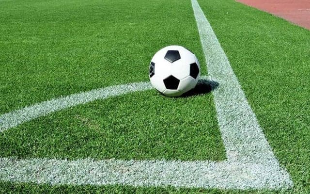 前代未聞“バレバレダイブ”　客席から撮影した決定的瞬間に英「何考えてたんだ!?」