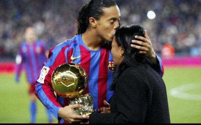 母の死から数日…ロナウジーニョ氏がインスタグラムを更新「あなたがくれた力とともに」