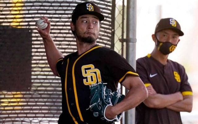 【MLB】ダルビッシュの隣に野茂英雄氏が！　ブルペンでの“夢共演”に「信じられない！」