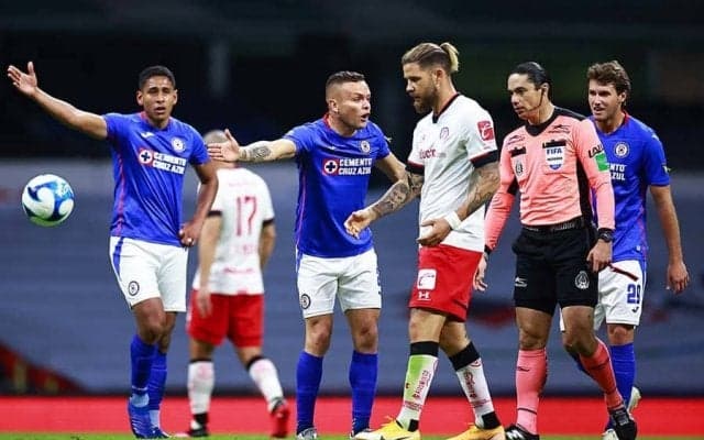 メキシコ主審が得点を“阻止”　まさかのクリア映像が反響拡大「良くやったぞ（笑）」