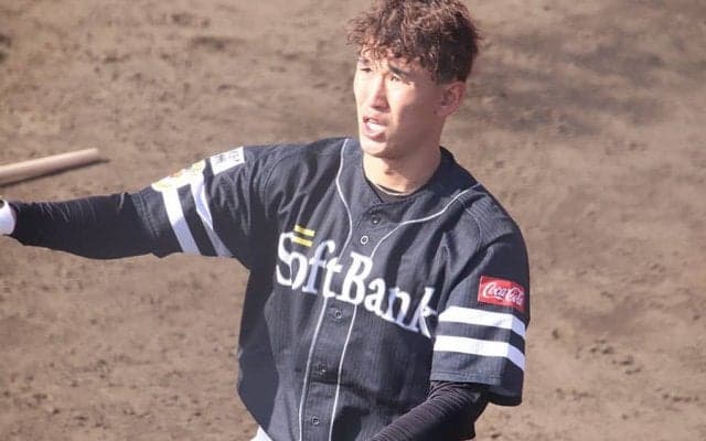 「どんな時でもちゃんと振る」鷹・小久保ヘッドが名前を挙げて評価した5年目野手とは？