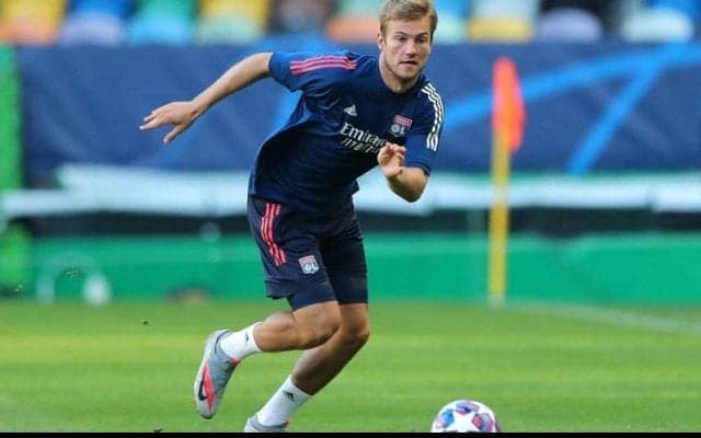 低空ブレ球ロングシュート！若手CBが見せた意外性溢れる一発【ファースト・ゴールズ】