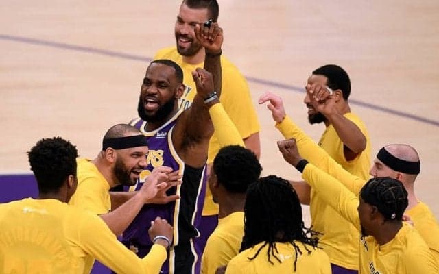 レイカーズが連敗脱出、レブロンはシュルーダー復帰に「彼の復帰はものすごく大きい」