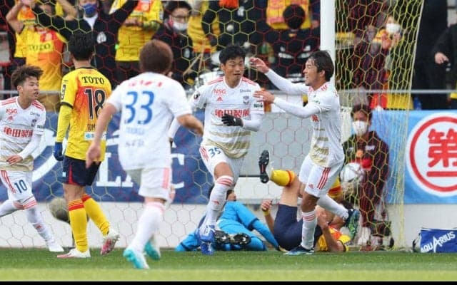 新潟が10年ぶり復帰の千葉和彦弾などで北九州を4発粉砕！ 昨季昇格ならずの長崎も白星スタート【明治安田J2第1節】