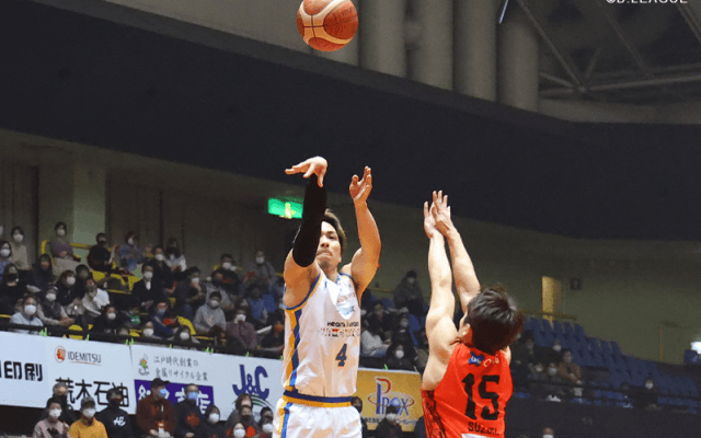 滋賀レイクスターズが三遠ネオフェニックスに27点差の完勝、狩俣昌也とハミルトンで計43得点