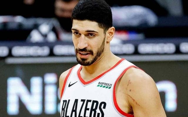 【NBA】フリースローをタオルで妨害　レイカーズベンチの“奇策”に米爆笑「こいつら大好き」