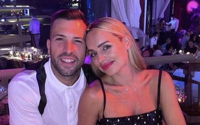 バルサ不動のサイドバックのパートナーはスペイン人モデル【バルサ選手WAGs紹介】