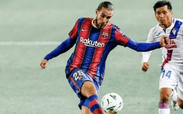 飛躍のシーズンを迎えた若き万能型DF 美人彼女はモデル？【バルサ選手WAGs紹介】