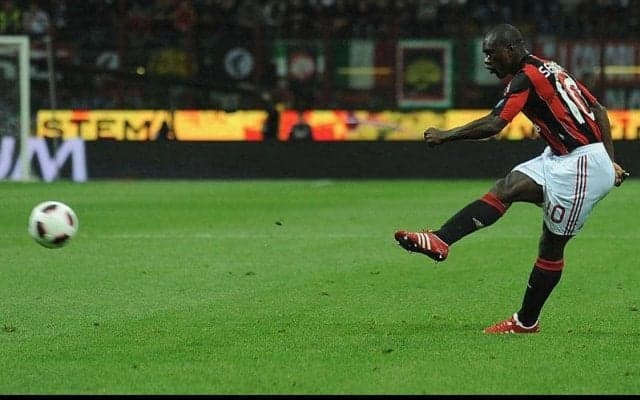 低空でゆらゆら揺れるブレ球FK！セードルフが決めたパワフルな無回転シュート/2010-11【ビューティフル・フリーキック】