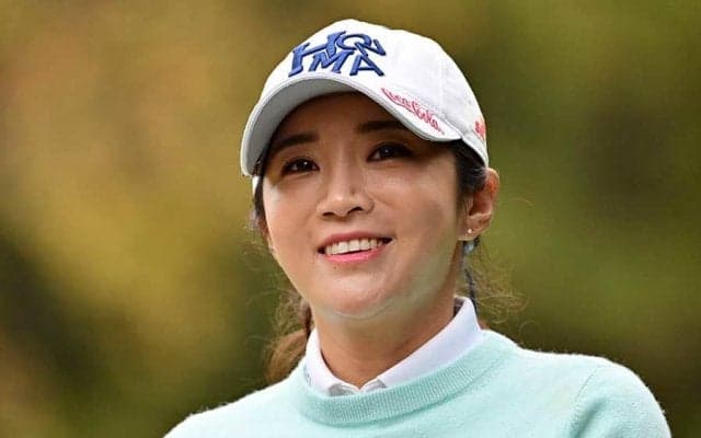 イ・ボミ、ニーハイソックス＆ネーム入り新シューズに反響「かわいいしにあってます」