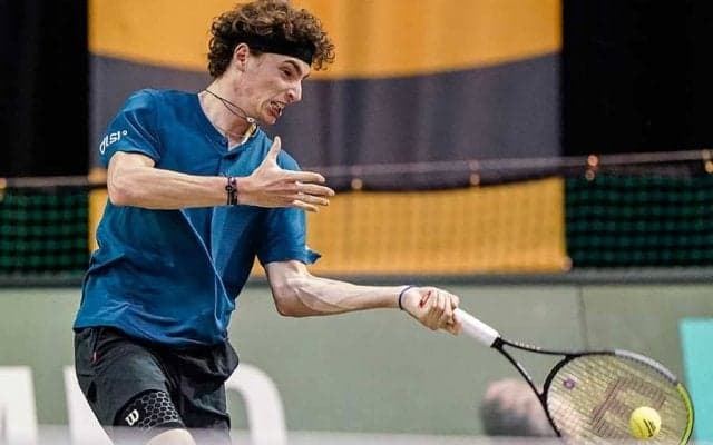 ラケットをフリスビーのように投げる　仏若手の“愚行”が波紋拡大「大けがにも繋がる」