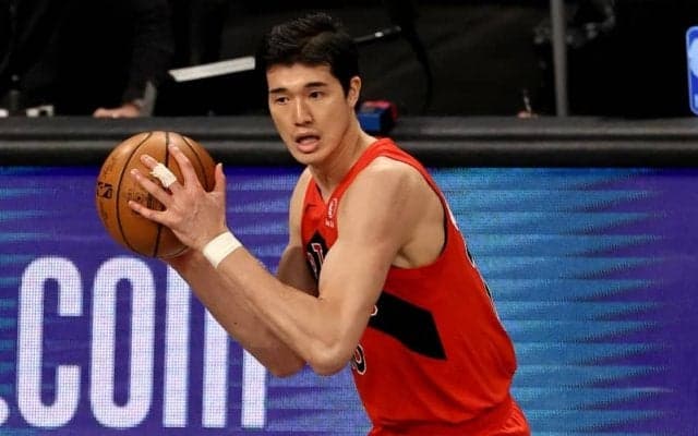 ラプターズの渡邊雄太がNBA3年目で自身初の先発出場！　チームはピストンズに大敗