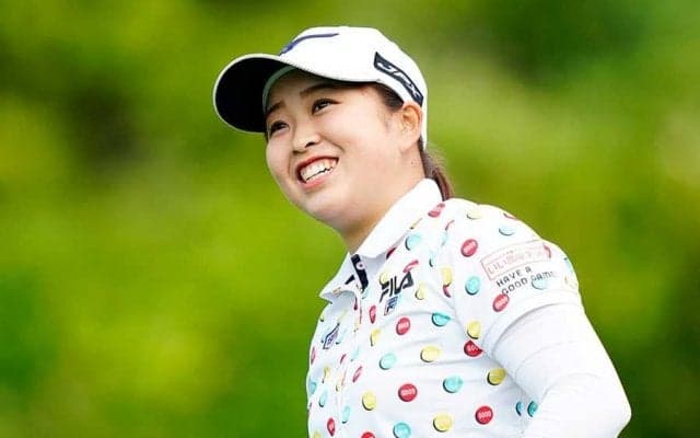 21年初戦女子ゴルフ、19歳西郷真央が暫定単独首位「拍手やナイス！と言われて楽しい」