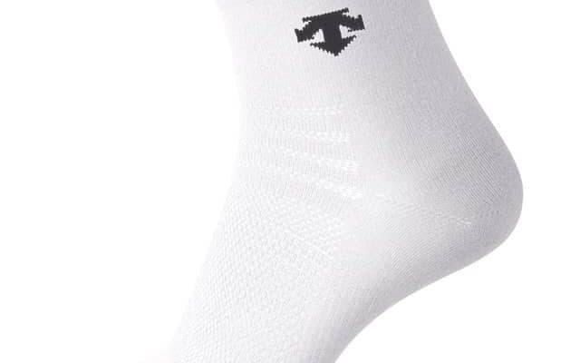 石川祐希と共同開発したバレーボール用ソックス「5本指スーパーショートソックス」発売…デサント