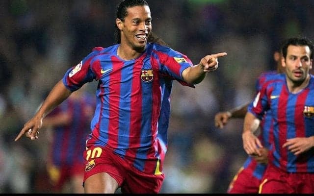 これが天才ファンタジスタの当て勘！ロナウジーニョがコンパクトなスイングから決めた完璧なボレー/2005-06【インクレディブル・ゴールズ】