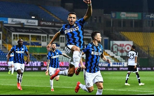 サンチェスのドッピエッタで逃げ切ったインテルが首位を快走！《セリエA》