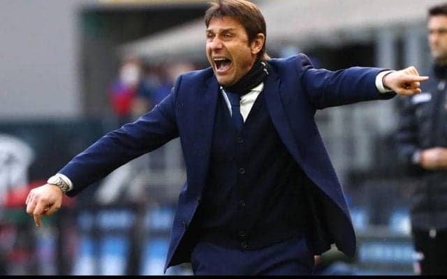 熱血漢コンテが試合中の選手に“強めビンタ”で闘魂注入「パッション・レベル100だ！」