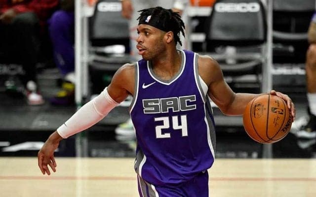 【NBA】プレー停止中の転倒で警告　誇張しすぎた“演技”に米笑撃「ウケる」「弱々しいな」