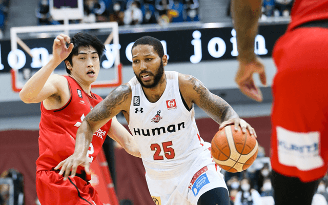 “西地区上位対決”は大阪エヴェッサが先勝、第3Qで名古屋ダイヤモンドドルフィンズを突き放す