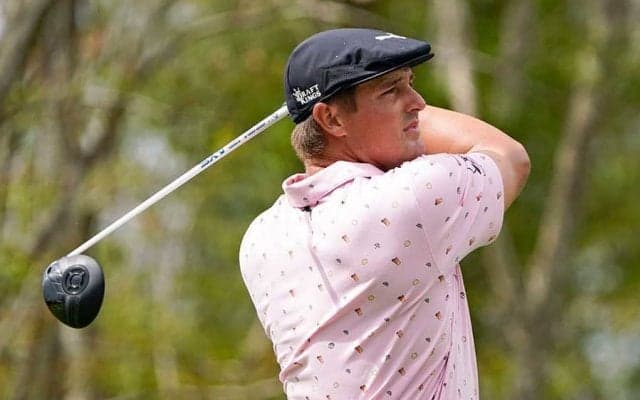 デシャンボーがパー5で1オン寸前　湖越え“370yドライバー”に米驚愕「ウソでしょ!!」