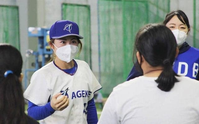 先輩から後輩へ繋ぐ想い　吉田えり、加藤優、甲斐綾乃が女子野球教室を開催