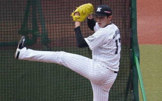 迫力満点！　佐々木朗希の剛球シート打撃動画、ロッテ広報室も驚く大反響