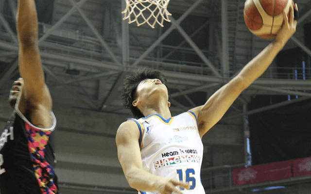 滋賀レイクスターズが連敗脱出、秋田ノーザンハピネッツの猛追を逃げ切り敵地で白星