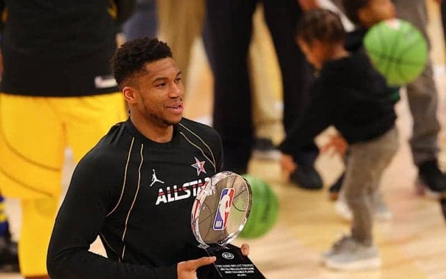 大差で勝利したチーム・レブロン…シュートをすべて決めたヤニス・アデトクンボがコービー・ブライアントMVP賞を受賞