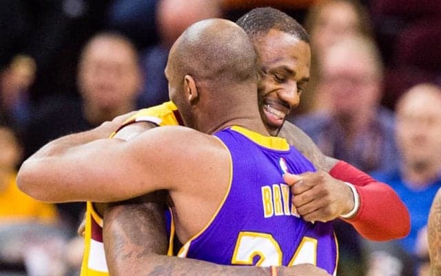 特別な一足…レブロンがコービーから授かったアディダスのバッシュがオークションに