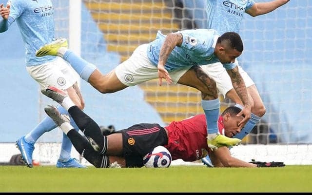 「見れば見るほど、クレイジー」 キックオフ早々にPK献上のジェズスをロイ・キーンが斬る