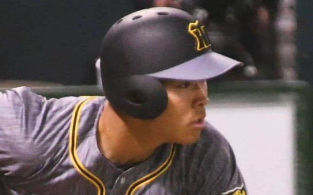 阪神ドラ1佐藤輝、甲子園初打席初タイムリー　6番スタメン、聖地のファン拍手