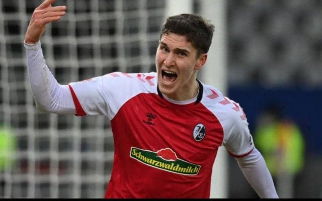 フライブルク、主力のハンガリー代表MFサライと契約延長