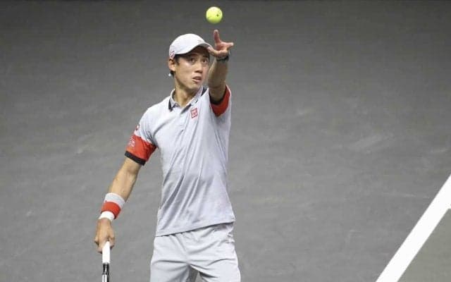 錦織、サーブでラケットがすっぽ抜ける。相手のサーブ＆ボレーを崩せず完敗