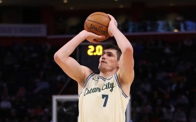 リーグベストの戦績を残すジャズがベテランフォワードのアーサン・イリヤソバと契約