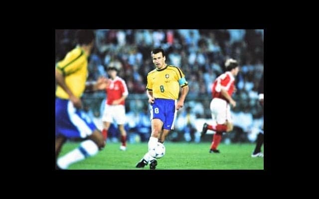 「ぬりかべ」が襲ってくる。ブラジルサッカー史上最高級ボランチの特殊能力