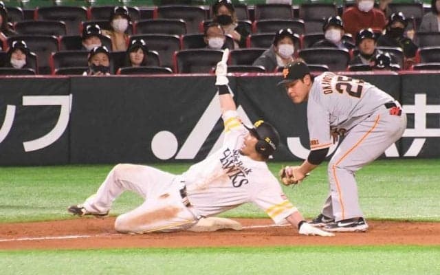 浅い中前打で一塁から三塁へ　鷹・松田の激走動画ににじみ出た常勝のワケ「すごいよ」