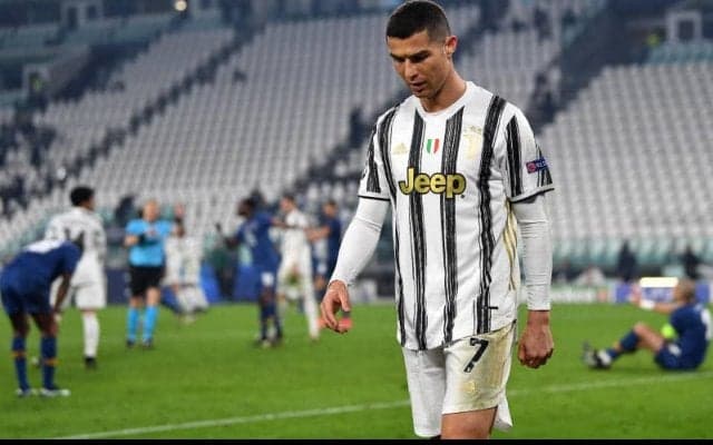 クリロナ失態！相手のFKにビビって痛恨の股抜き許す…有識者も「許されないエラー」と非難