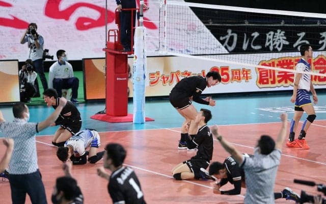 東福岡&就実 春高優勝に導いた信念【月刊バレーボール3月号】