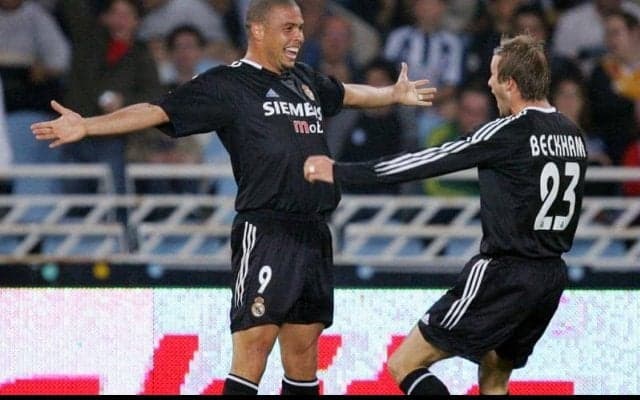 “怪物”ロナウドの真骨頂！圧倒的裏抜けセンスから鮮やかにGKをかわしてシュートを流し込む/2004-05【インクレディブル・ゴールズ】