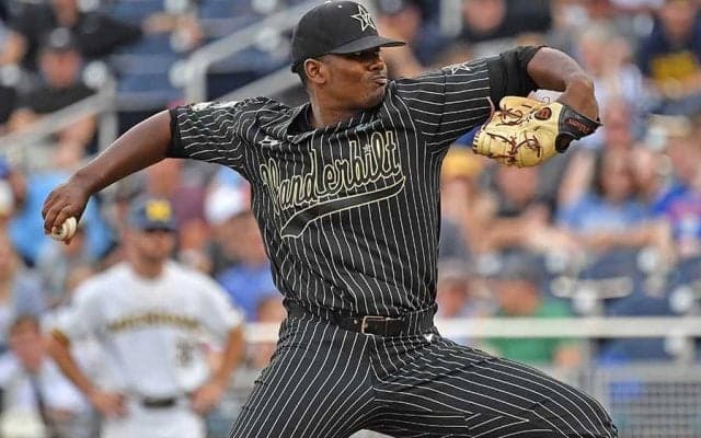 「えぐすぎ」「誰も打てない」　ドラ1指名確実の右腕が投じたスライダーに米驚愕