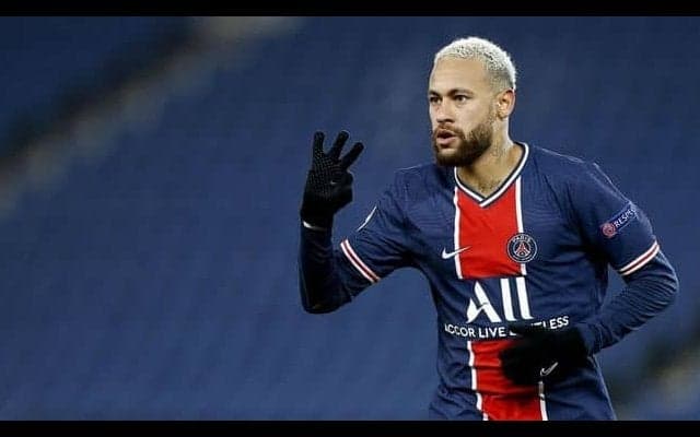 ネイマール 新恋人の美人歌手とSNS上でイチャつく