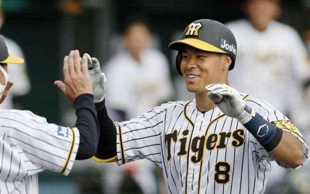 阪神・佐藤輝明“規格外”の証明。藤浪の見通しを超越する「チームの命運を分ける存在」