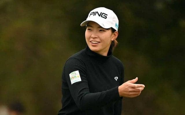 渋野日向子は首位と3打差2アンダー　悪天候も崩れず「最後はびしょ濡れでしたが…」