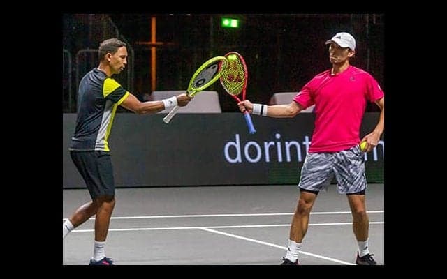  マクラクラン組、辛勝で4強 