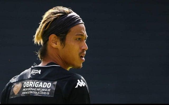 本田圭佑がアゼルバイジャンに到着！ ネフチ・バクーもその様子を伝える