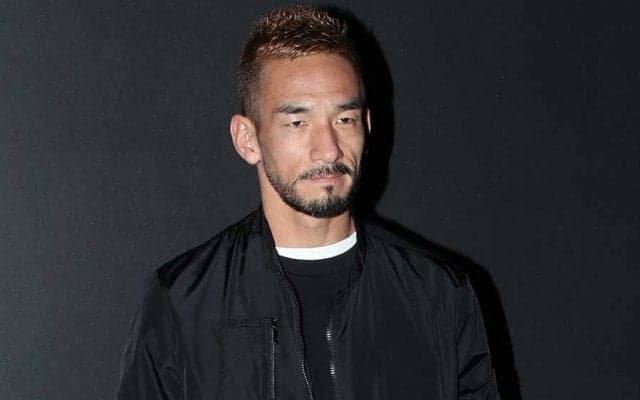 中田英寿、1000万円超の“白BMW”との1枚に反響「相変わらずカッコいい」「オシャレ」